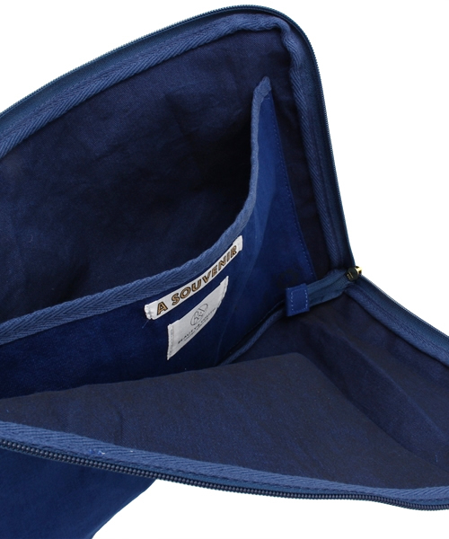 BEAUTY&YOUTH UNITED ARROWS（ビューティーアンドユースユナイテッドアローズ）の「BY スーベニア ドキュメントバッグ/インディゴ（クラッチバッグ・メンズ・ネイビー・フリー）」の6枚目の写真