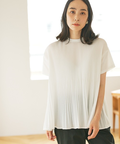 PUAL CE CIN(ピュアルセシン)の「【Du noir】ブラウス見えする ON/OFF使える名品プリーツTeeシャツ(Tシャツ/カットソー・レディース・ホワイト/ブラック/グレイッシュベージュ・FREE)」の2枚目の写真