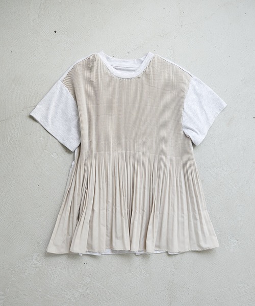 PUAL CE CIN(ピュアルセシン)の「【Du noir】ブラウス見えする ON/OFF使える名品プリーツTeeシャツ(Tシャツ/カットソー・レディース・ホワイト/ブラック/グレイッシュベージュ・FREE)」の1枚目の写真