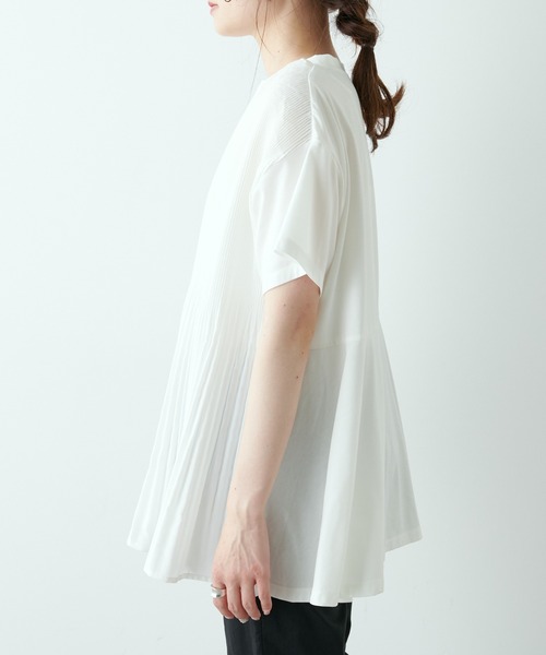 PUAL CE CIN(ピュアルセシン)の「【Du noir】ブラウス見えする ON/OFF使える名品プリーツTeeシャツ(Tシャツ/カットソー・レディース・ホワイト/ブラック/グレイッシュベージュ・FREE)」の14枚目の写真