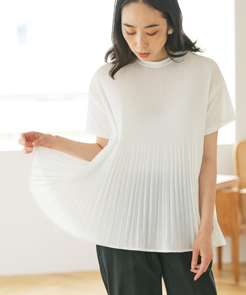 PUAL CE CIN(ピュアルセシン)の「【Du noir】ブラウス見えする ON/OFF使える名品プリーツTeeシャツ(Tシャツ/カットソー・レディース・ホワイト/ブラック/グレイッシュベージュ・FREE)」の4枚目の写真