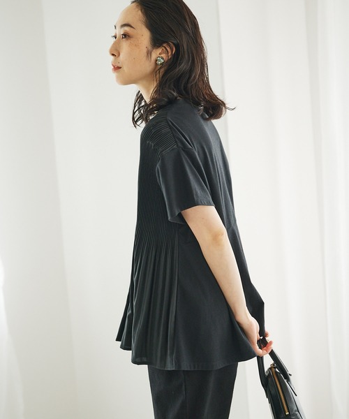 PUAL CE CIN(ピュアルセシン)の「【Du noir】ブラウス見えする ON/OFF使える名品プリーツTeeシャツ(Tシャツ/カットソー・レディース・ホワイト/ブラック/グレイッシュベージュ・FREE)」の7枚目の写真