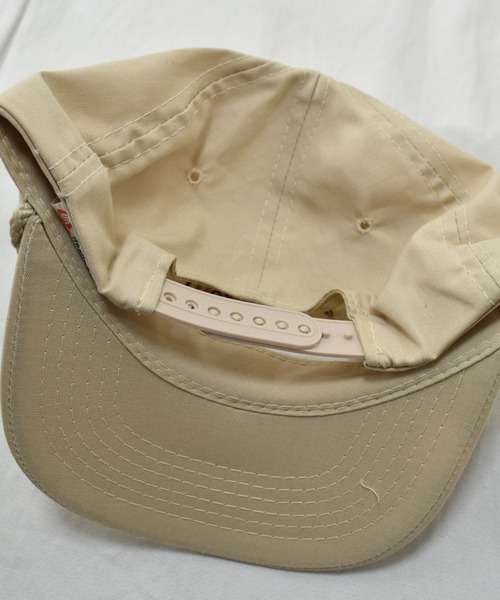 VINTAGE（ヴィンテージ）の「【ヴィンテージ古着】Big PRODUCTS 6パネル CAP スナップバックキャップ 帽子（キャップ・メンズ・ベージュ・ONE SIZE）」の2枚目の写真