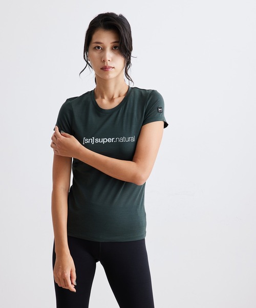 SN super.natural（スーパーナチュラル）の「【super.natural】HORIZONTAL SNLOGO 半袖ロゴTシャツ（Tシャツ/カットソー・レディース・ワイン/ブラック/グリーン・S）」の2枚目の写真