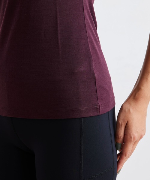 SN super.natural（スーパーナチュラル）の「【super.natural】HORIZONTAL SNLOGO 半袖ロゴTシャツ（Tシャツ/カットソー・レディース・ワイン/ブラック/グリーン・S）」の7枚目の写真