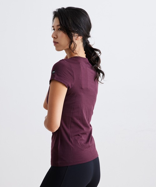 SN super.natural（スーパーナチュラル）の「【super.natural】HORIZONTAL SNLOGO 半袖ロゴTシャツ（Tシャツ/カットソー・レディース・ワイン/ブラック/グリーン・S）」の14枚目の写真