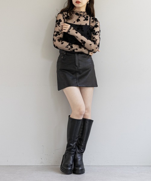 Chico（チコ）の「【新色追加】花柄フロッキーボトルネックトップス（Tシャツ/カットソー・レディース・ブラック/ベージュ/グレー/アイボリー/ピンクベージュ・FREE）」の19枚目の写真