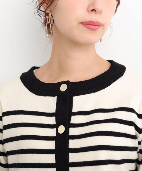 DRESKIP(ドレスキップ)の「◆ゴールド釦クルーネックカーディガン(カーディガン/ボレロ・レディース・イエロー/ブラック系2/ブルー/ブラック・02/03/04)」の9枚目の写真