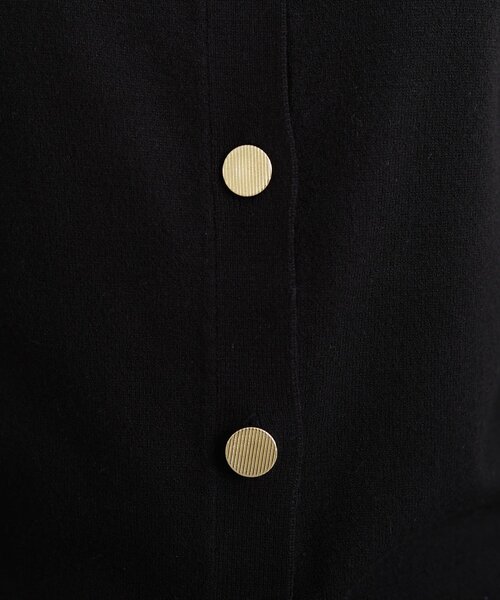 DRESKIP(ドレスキップ)の「◆ゴールド釦クルーネックカーディガン(カーディガン/ボレロ・レディース・イエロー/ブラック系2/ブルー/ブラック・02/03/04)」の11枚目の写真