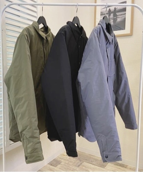 Alil（アリル）の「【Alil】アリル ミリタリー 中綿 ルーズシルエット シャツジャケット 大人カジュアル（ブルゾン・メンズ・ブラック/グレー/カーキ・SMALL/LARGE/MEDIUM）」の17枚目の写真