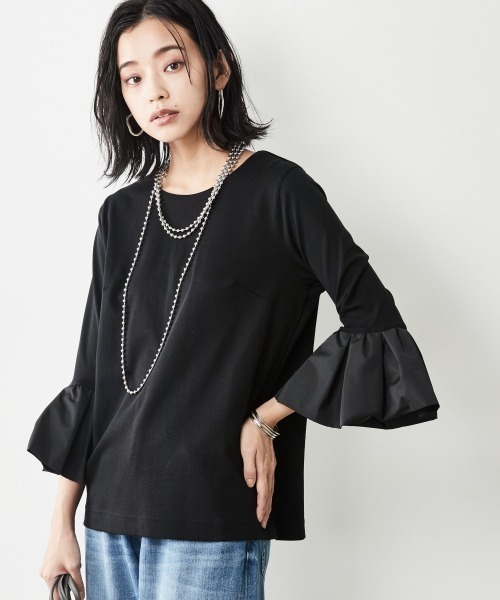 フリル付き黒長袖Tシャツ 大きいサイズ＞異素材使い袖フリルカットソー