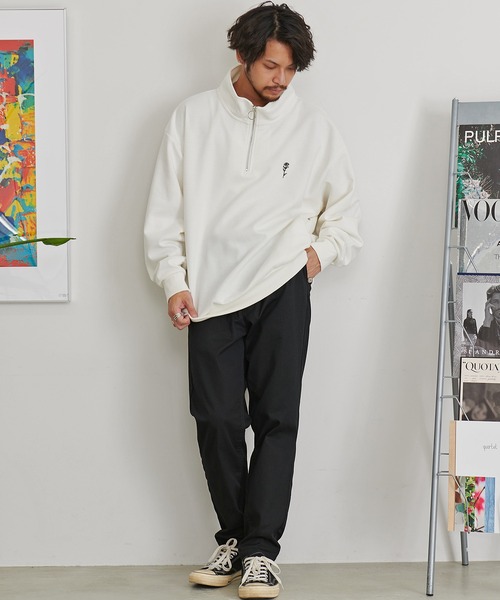 CavariA（キャバリア）の「『CavariA/キャバリア』ワンポイント刺繍スタンドハーフジップ（Tシャツ/カットソー・メンズ・チャコール/ホワイト/グリーン/ブラック・L/M）」の2枚目の写真