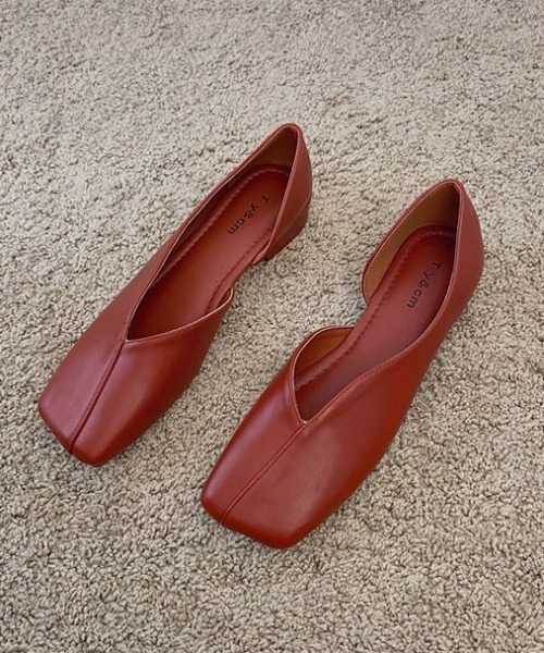 mebole(メボレ)の「フラットスクエアトゥパンプス(パンプス・レディース・アイボリー/ブラック/レッド/ブルー・SMALL/MEDIUM/LARGE)」の5枚目の写真