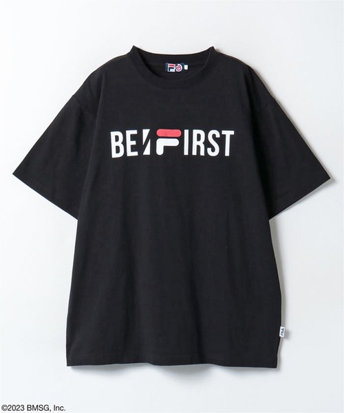 FILA(フィラ)の「『FILA×BE:FIRST/フィラ×ビーファースト』フロントロゴSS TEE(Tシャツ/カットソー・メンズ・ブラック/ピンク/サックスブルー/ホワイト・L/M)」の2枚目の写真