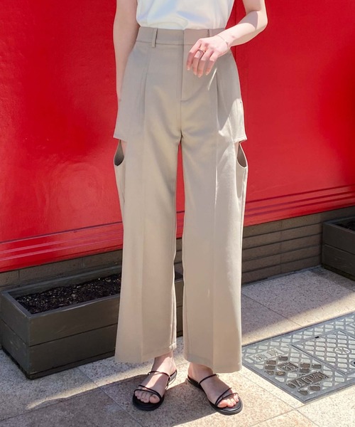 archives（アルシーヴ）の「【新色追加】サイドカットアウトパンツ（その他パンツ・レディース・ブラック/アイボリー/ブルー/ベージュ・MEDIUM）」の3枚目の写真