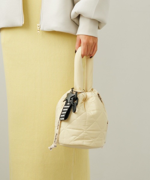 キルティング　ショルダーバッグ　チャーム　ノベルティ 巾着型 セール】チャーム付キルト巾着（ショルダーバッグ）｜BAYFLOW