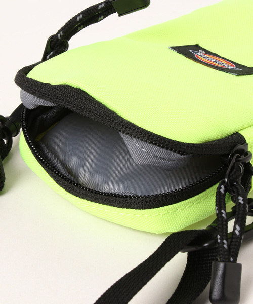 Dickies（ディッキーズ）の「【Dickies】 PORTABLE SHOULDER（ショルダーバッグ・レディース・アイボリー/ライトブラウン/アーミー/ブラック系その他/ブラック/ベージュ/ネイビー/ピンク/イエロー/オレンジ・FREE）」の13枚目の写真