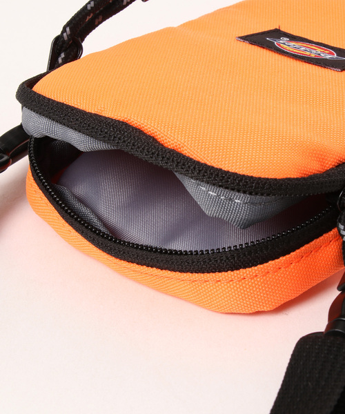 Dickies（ディッキーズ）の「【Dickies】 PORTABLE SHOULDER（ショルダーバッグ・レディース・アイボリー/ライトブラウン/アーミー/ブラック系その他/ブラック/ベージュ/ネイビー/ピンク/イエロー/オレンジ・FREE）」の22枚目の写真