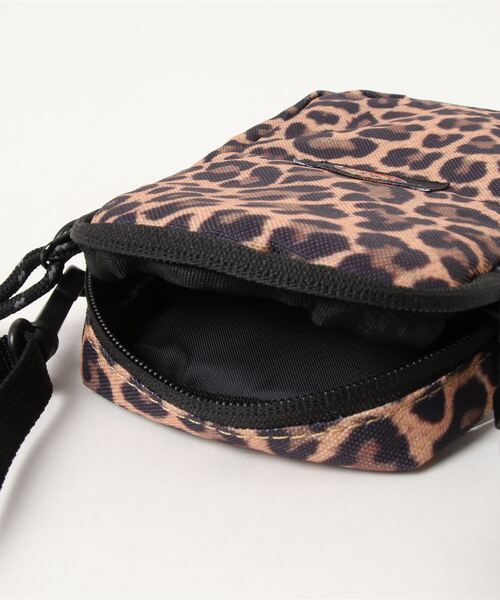 Dickies（ディッキーズ）の「【Dickies】 PORTABLE SHOULDER（ショルダーバッグ・レディース・アイボリー/ライトブラウン/アーミー/ブラック系その他/ブラック/ベージュ/ネイビー/ピンク/イエロー/オレンジ・FREE）」の12枚目の写真