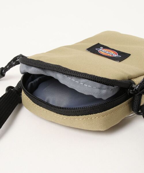 Dickies（ディッキーズ）の「【Dickies】 PORTABLE SHOULDER（ショルダーバッグ・レディース・アイボリー/ライトブラウン/アーミー/ブラック系その他/ブラック/ベージュ/ネイビー/ピンク/イエロー/オレンジ・FREE）」の19枚目の写真