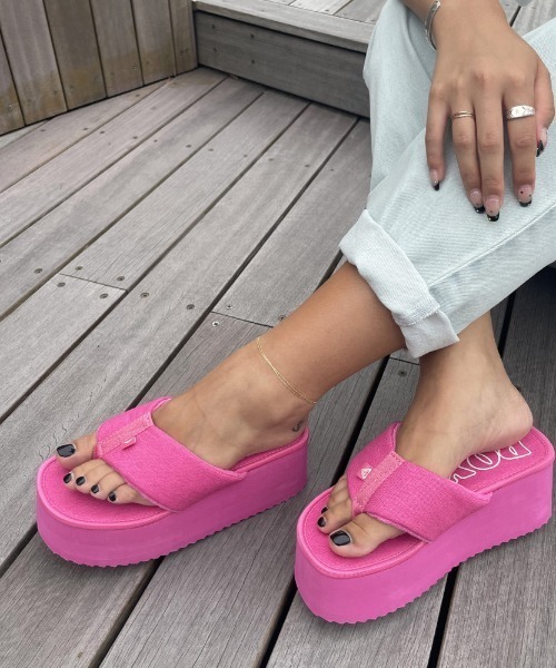 ROXY（ロキシー）の「SUNNY SUNSET/ロキシーサンダル（サンダル・レディース・ブラック/ピンク/グリーン・SMALL/MEDIUM/LARGE）」の3枚目の写真