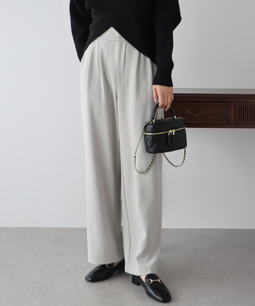 BLUEEAST（ブルーイースト）の「ハイウエストツータックスラックス（スラックス・レディース・グレイッシュベージュ/ブルー/グレー/ブラック・MEDIUM/LARGE）」の4枚目の写真