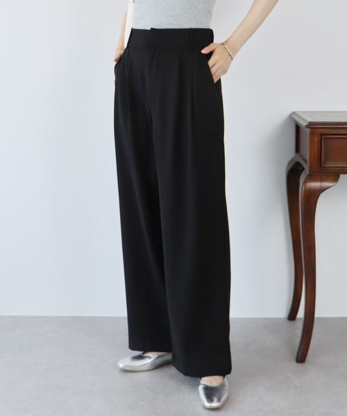 BLUEEAST（ブルーイースト）の「ハイウエストツータックスラックス（スラックス・レディース・グレイッシュベージュ/ブルー/グレー/ブラック・MEDIUM/LARGE）」の2枚目の写真