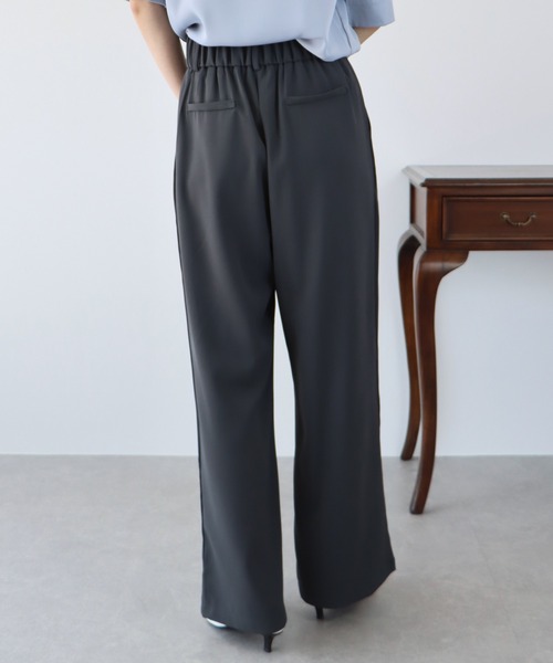 BLUEEAST（ブルーイースト）の「ハイウエストツータックスラックス（スラックス・レディース・グレイッシュベージュ/ブルー/グレー/ブラック・MEDIUM/LARGE）」の6枚目の写真