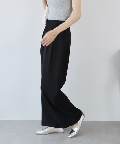 BLUEEAST（ブルーイースト）の「ハイウエストツータックスラックス（スラックス・レディース・グレイッシュベージュ/ブルー/グレー/ブラック・MEDIUM/LARGE）」の8枚目の写真