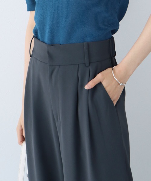 BLUEEAST（ブルーイースト）の「ハイウエストツータックスラックス（スラックス・レディース・グレイッシュベージュ/ブルー/グレー/ブラック・MEDIUM/LARGE）」の18枚目の写真