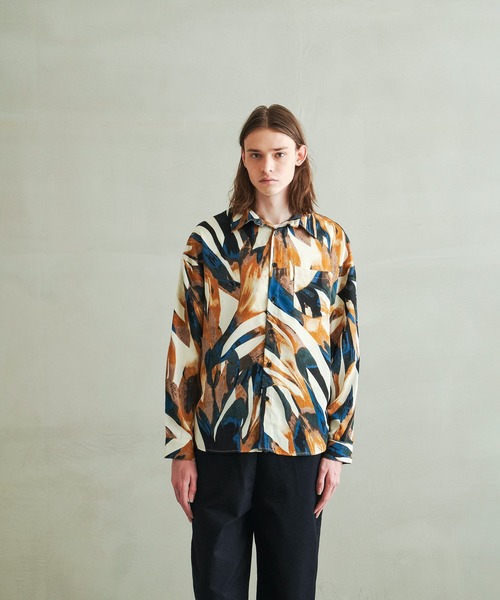 Revo.（レボ）の「Revo. レトロ アブストラクト アートプリント レギュラーカラーシャツ 長袖シャツ（シャツ/ブラウス・メンズ・ワイン/ブルー/グリーン・1/2）」の4枚目の写真