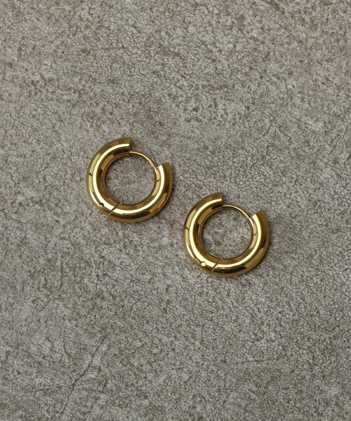 ORLEAN(オルレアン)の「金属アレルギー対応 ボリュームシンプルフープピアス 両耳用 サージカルステンレス(ピアス(両耳用)・レディース・ゴールド/シルバー・フリー)」の5枚目の写真