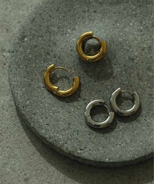 ORLEAN(オルレアン)の「金属アレルギー対応 ボリュームシンプルフープピアス 両耳用 サージカルステンレス(ピアス(両耳用)・レディース・ゴールド/シルバー・フリー)」の16枚目の写真