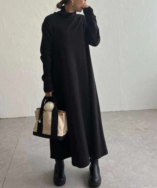 LBC（エルビーシー）の「タートルリブカットロングワンピース（ワンピース・レディース・ブラック/チャコールグレー・M）」の2枚目の写真