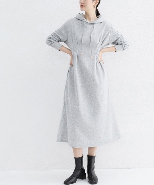 Doux Belle(ドゥーベル)の「ウエストタックパーカーワンピース(ワンピース・レディース・キャメル/ネイビー/ブラック/グレー/ベージュ・MEDIUM)」の11枚目の写真