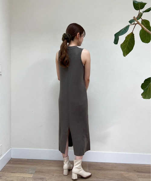 Olu.（オルドット）の「バックラインリブニットワンピース（ワンピース・レディース・ブラウン系その他/チャコールグレー/ブラック・FREE）」の5枚目の写真
