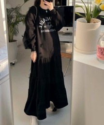ロゴプリントティアードカットワンピース