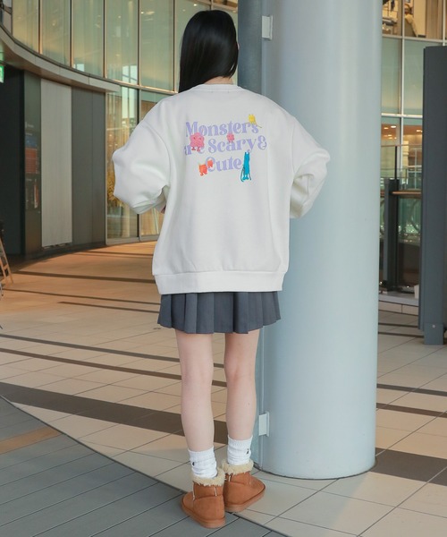 ALAND（エーランド）の「【UNISEX】GROVE×ALAND／GVモンスターレターク ルーネックスウェット（裏起毛）/グローブ/ 2988732（スウェット・レディース・オフホワイト/ピンク/チャコール・MEDIUM/LARGE）」の4枚目の写真