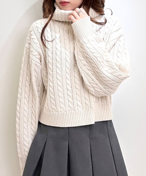 INGNI（イング）の「ショート丈オフタートルケーブルニット（ニット/セーター・レディース・アイボリー/ブラック/杢グレー・M）」の2枚目の写真