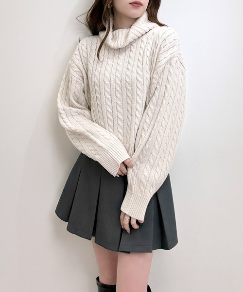 INGNI（イング）の「ショート丈オフタートルケーブルニット（ニット/セーター・レディース・アイボリー/ブラック/杢グレー・M）」の4枚目の写真