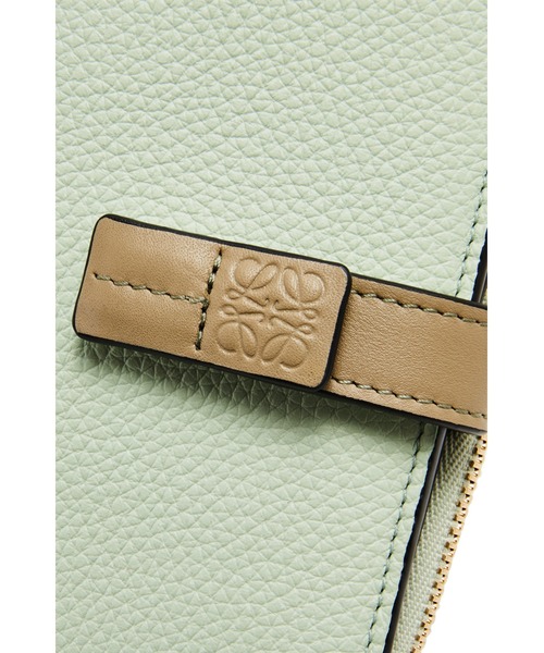LOEWE（ロエベ）の「スリムジップ バイフォールド ウォレット（ソフト