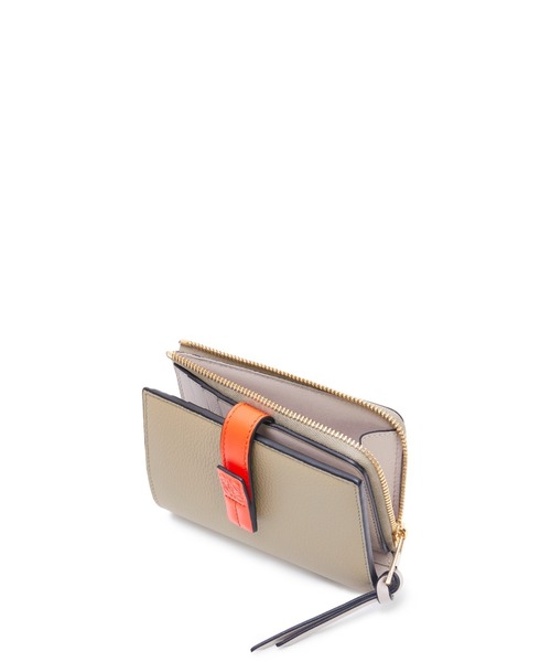 LOEWE（ロエベ）の「スリムジップ バイフォールド ウォレット（ソフト