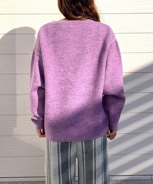 Q（キュー）の「シャギーロゴニット（ニット/セーター・レディース・ラベンダー/ホワイト/ライトグレー・MEDIUM）」の6枚目の写真