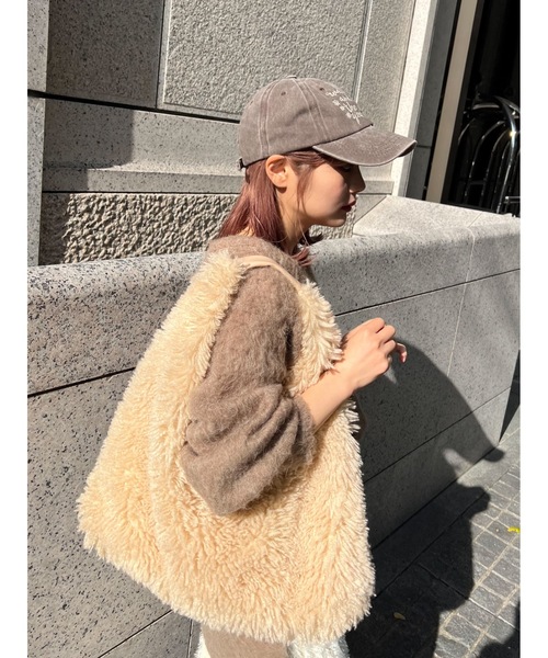 JUMELLE（ジュメロ）の「triangle fur bag（ショルダーバッグ・レディース・アイボリー/ベージュ・FREE）」の15枚目の写真