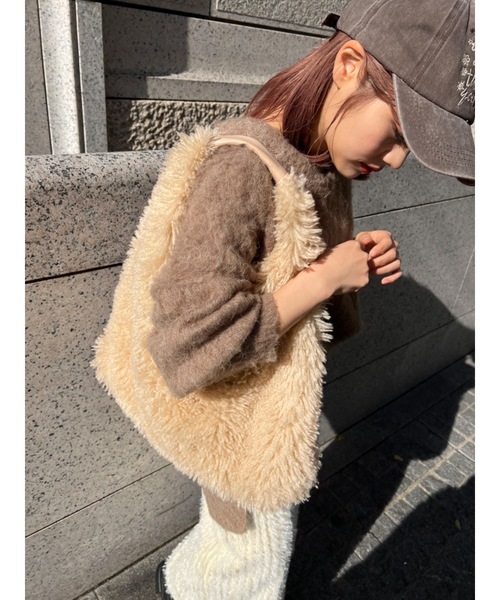 JUMELLE（ジュメロ）の「triangle fur bag（ショルダーバッグ・レディース・アイボリー/ベージュ・FREE）」の16枚目の写真