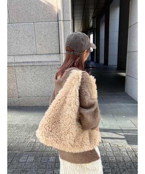 JUMELLE（ジュメロ）の「triangle fur bag（ショルダーバッグ・レディース・アイボリー/ベージュ・FREE）」の18枚目の写真