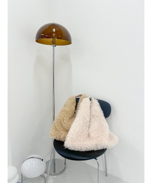 JUMELLE（ジュメロ）の「triangle fur bag（ショルダーバッグ・レディース・アイボリー/ベージュ・FREE）」の3枚目の写真