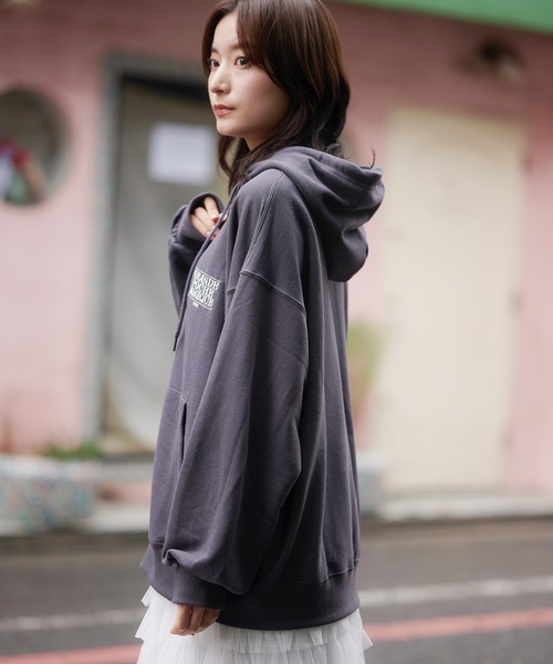 SPINNS（スピンズ）の「フラワー刺繍ロゴ 裏毛Wジップパーカー