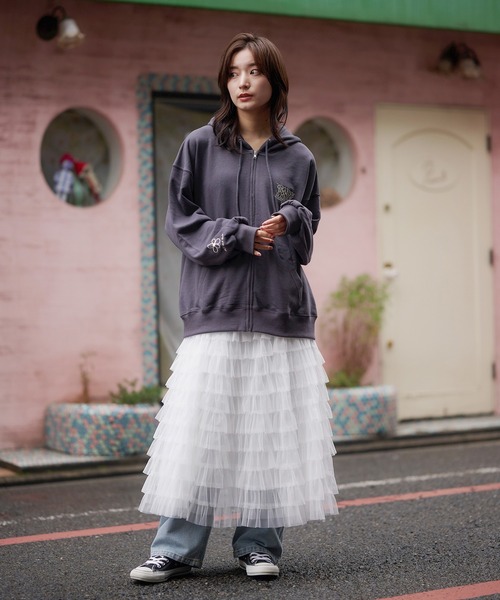 SPINNS(スピンズ)の「フラワー刺繍ロゴ 裏毛Wジップパーカー(パーカー・レディース・アイボリー/スミクロ/オートミール/ネイビー・ONESIZE)」の10枚目の写真
