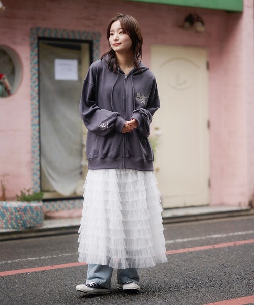 SPINNS（スピンズ）の「フラワー刺繍ロゴ 裏毛Wジップパーカー